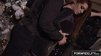 Filme Erotice Subtitrat Cu O Roscata Fututa Langa Bradul De Craciun