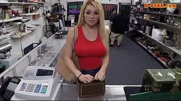 Moment De Sex Cu O Femeie Ce Are Sani Mari Si Cercel In Limba