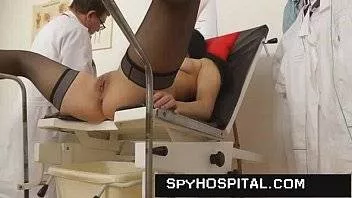 Eleva Se Duce La Medic Si Ii Face Un Control Cu Mana In Pizda