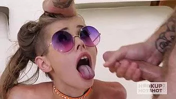 Pe Ea O Fute Clar Foarte Bine Si Adanc