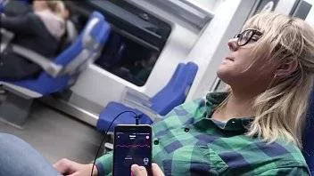 Ea Suge Pula Intr-Un Tren Cu Calatori