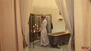 Fata Virgina Si Timida Vrea Sa Aibia O Experienta De Vis Alaturi De El