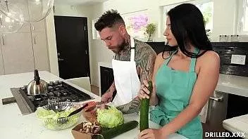Castravetele Bun Ii Face O Placere Mare Ei