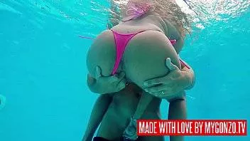 Sex La Piscina Cu Femeia Frumoasa