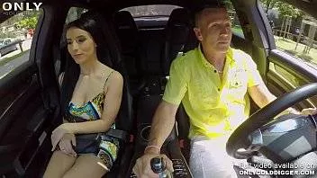 Vrea Ca Ea Sa Il Linga Pe La Coaiele Mari