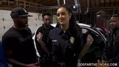 Gang bang intre ofiterii de politie din NY