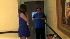 Vine in vizita barbatul care ia reparat apa si o ia la pula