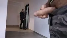 O Asteapta Pe Aceasta Femeie Cu Pula Sculata La Maxim Acest Barbat Dotat
