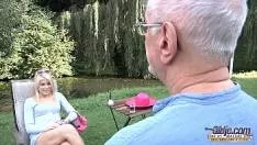 E Atat De Incins Incat Ii Baga Pula Prin Chiloti