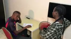 Student obraznic forțat să plăcească profesorul pentru examen
