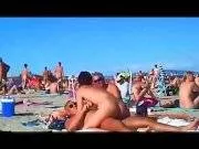 Un Cuplu Aventurier Face Sex Pe Plaja Fara Sa Le Pese