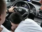 Prostituata Buna Suge Pula Unui Tip Ce Conduce Masina
