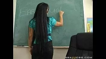 Profesoara Tatoasa Curva Se Fute Cu Un Student