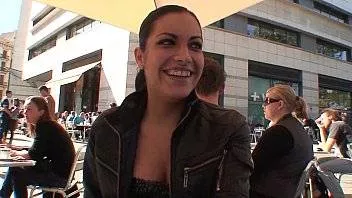 Dupa O Bere Bruneta Asta Merge Acasa Cu Tine Si Te Fute Rau