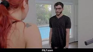 Sta Cu Chirie La O Femeie Roscata Buna Tare Nebuna