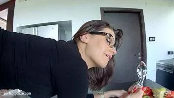 Are Fundul Mare Fata Si Vrea Sa O Bagi In Curul Ei Stramt Neprotejat