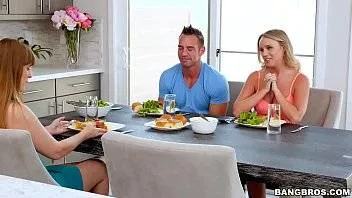 Isi Inseala Sotia Cu Sora Ei Mai Mica Si Futacioasa Tare