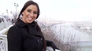 Vrea Sa O Duci Acasa Si Sa O Faci Sa Se Simta Ca O Regina