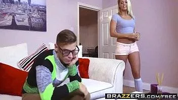Are O Fantezie Cu Ea Si Ea Il Lasa Sa Faca Ce Vrea