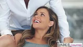 Tanara Draguta Poarta Tanga Si Te Excita Foarte Tare