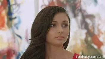 Alexandra Este O Domnisoara Mica Si Eleganta Care Are Gaura Stramta