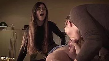 Cornelia Si Adriana Sug De Pula Un Barbat Matur Pe Birou
