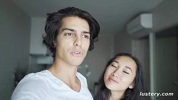Asiatica Slaba Are 18 Ani Si Se Fute In Dus Cu Iubitul Ei Dotat