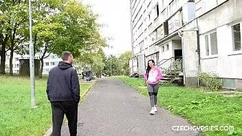 Tiganca Buna Te Duce Ea Intr-Un Apartament Parasit Sa Ii Dai Al Buci